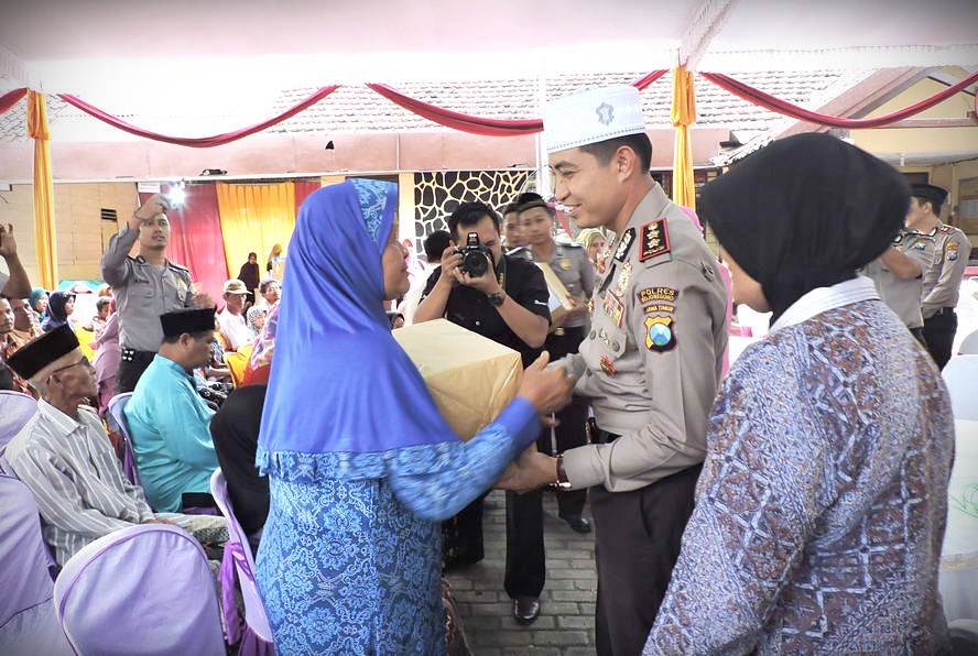 Kapolres Bojonegoro Santuni Anak Yatim dan Dhuafa di Kanor