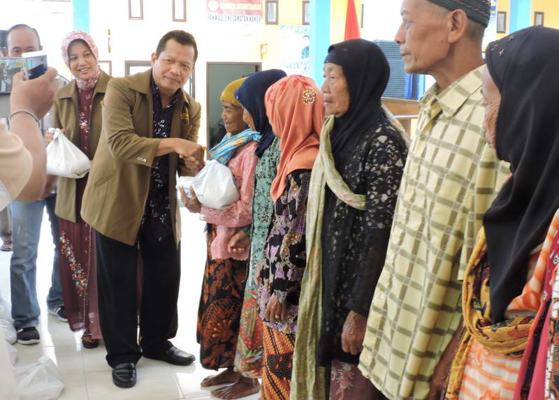 Baznas Salurkan Zakat Fitrah untuk Fakir Miskin