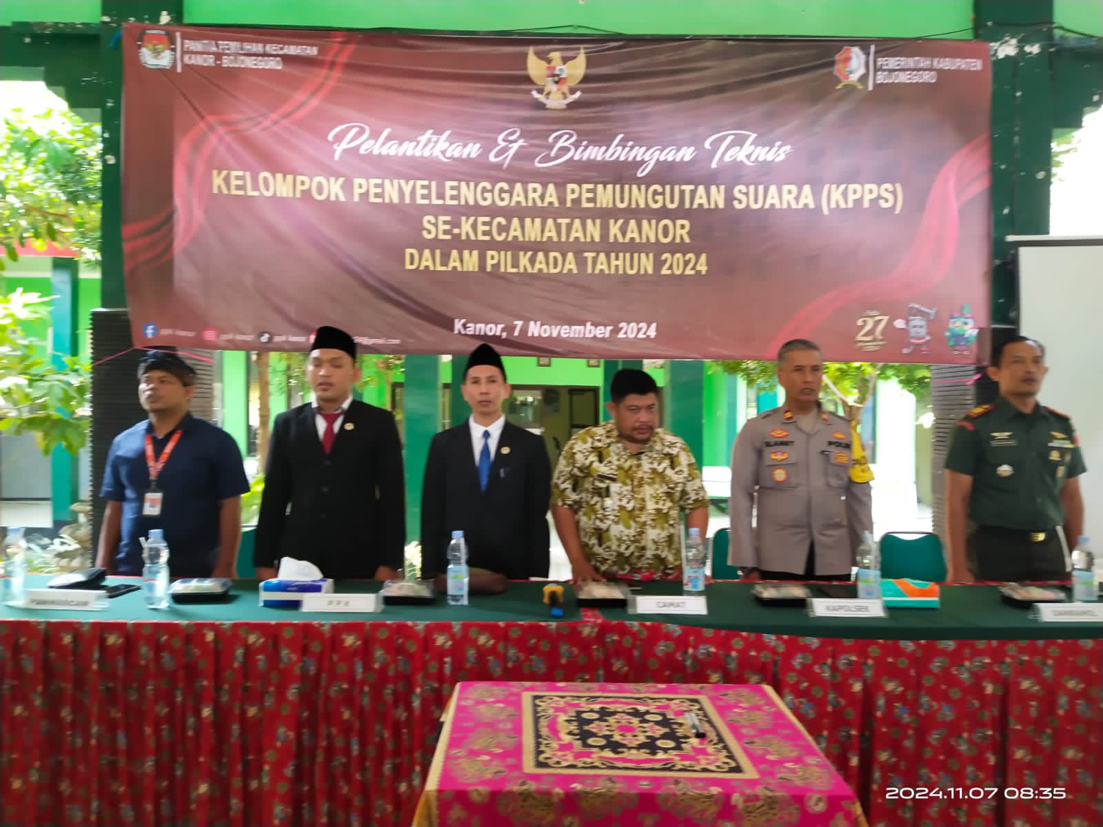 Pelantikan dan bimbingan teknis kelompok penyelenggara pemungutan suara ( KPPS ) se kecamatan kanor