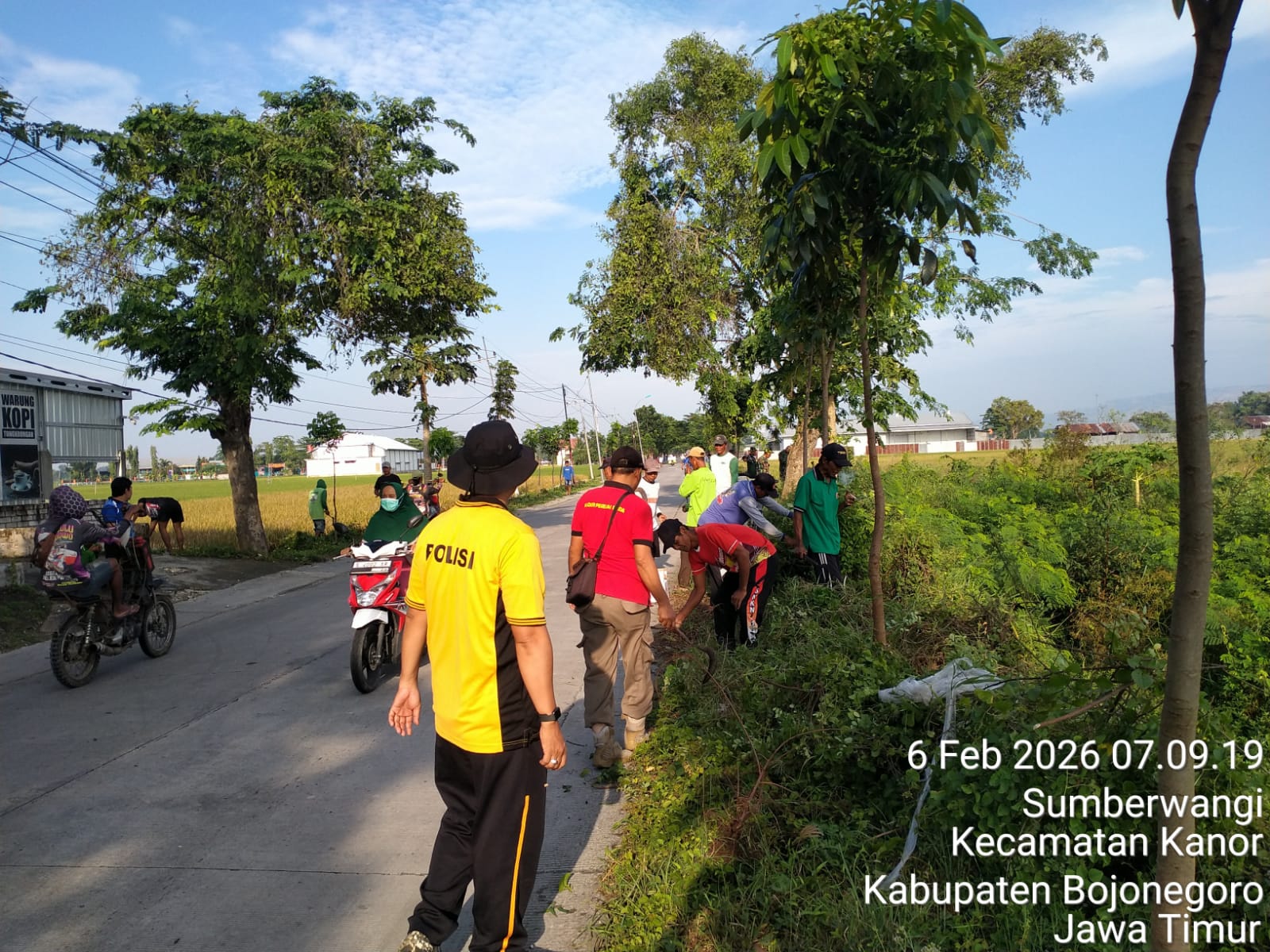 Kerja Bakti Bersama di Kecamatan Kanor Wujudkan Lingkungan Bersih dan Nyaman
