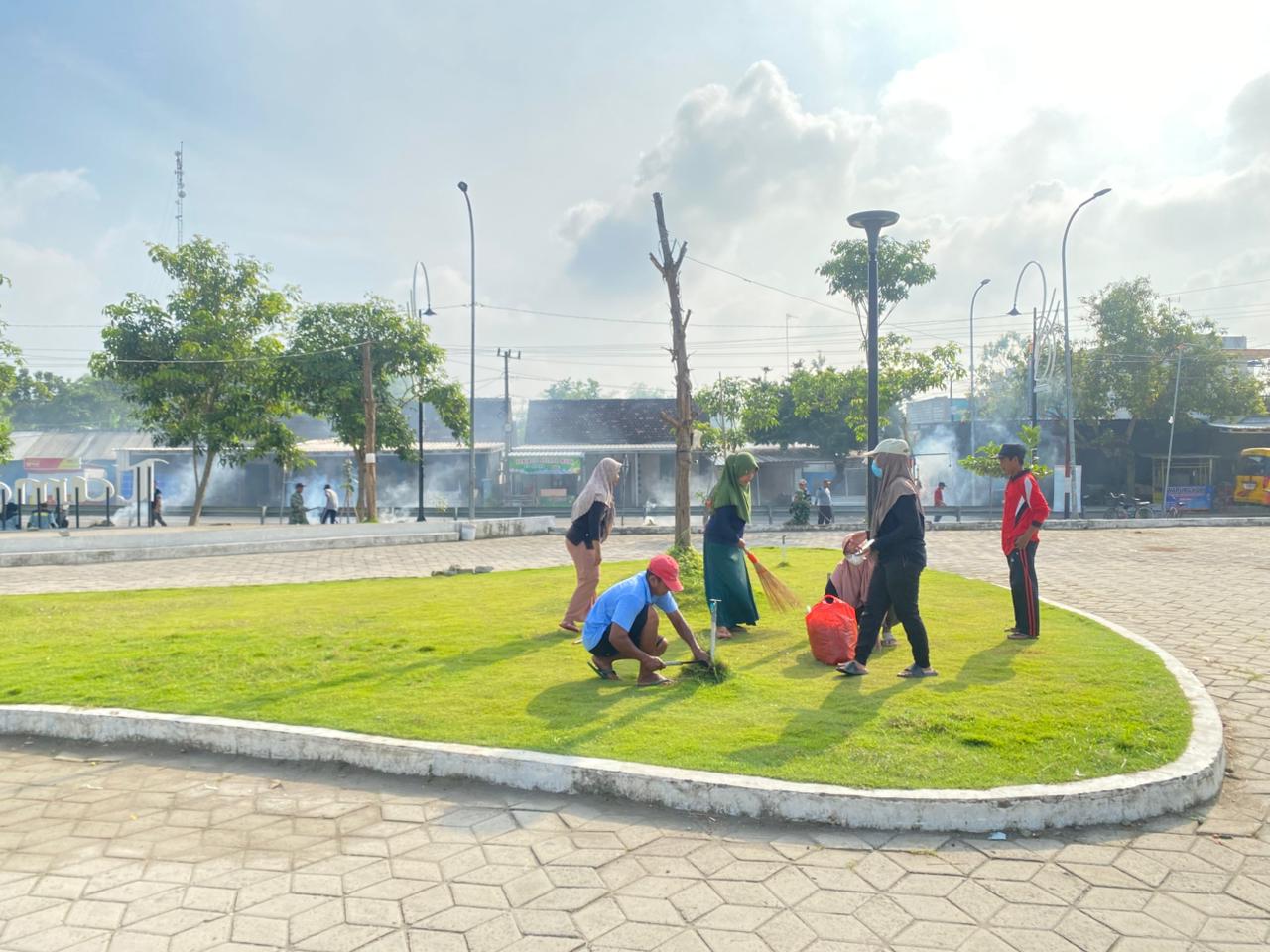 Kerja Bakti Bersama Dukung Penilaian Adipura 2026 di Kecamatan Kanor