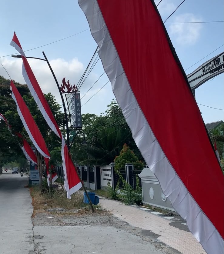 Semarak Bulan Kemerdekaan, Kecamatan Kanor Gelar Pengibaran Bendera Merah Putih