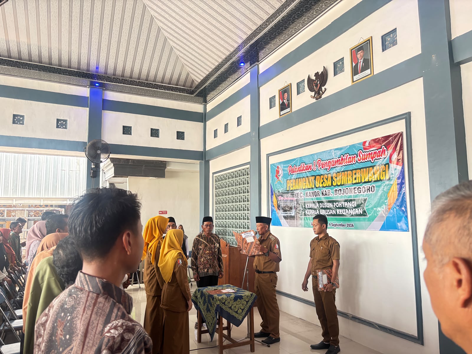 Pelantikan dan Pengambilan Sumpah Jabatan Perangkat Desa Sumberwangi Kecamatan Kanor